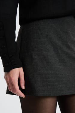 Jupe-short court droit;${refinementColor}