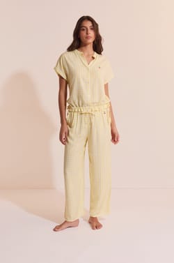 Pantalon &agrave; carreaux avec motif cerise;${refinementColor}