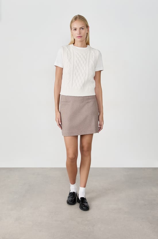 Sleeveless Sweater;${refinementColor}