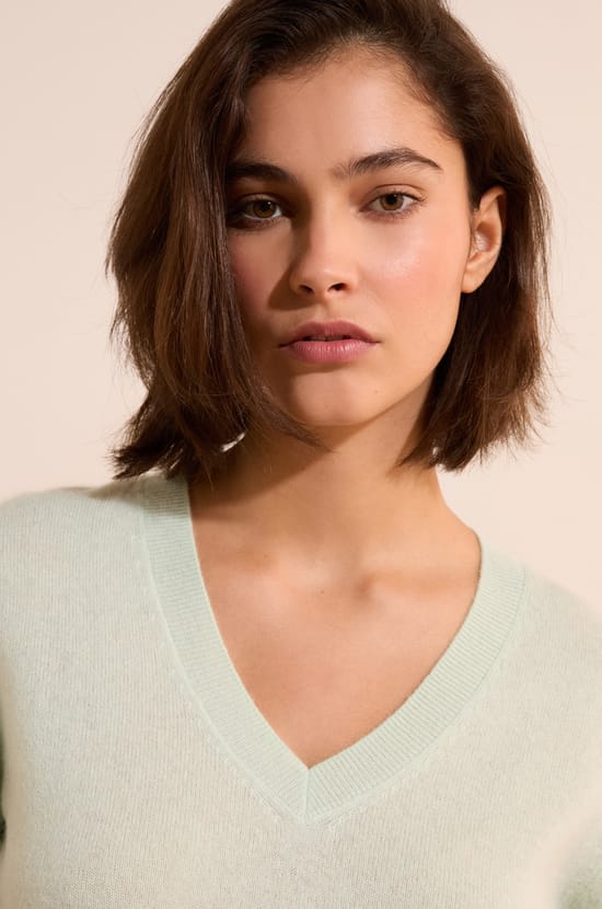 Pull manches longues col V en cachemire;${refinementColor}