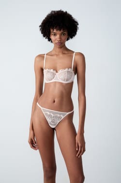 String en tulle brodé;${refinementColor}