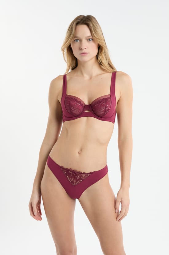 Tanga mit Spitzendetails;${refinementColor}