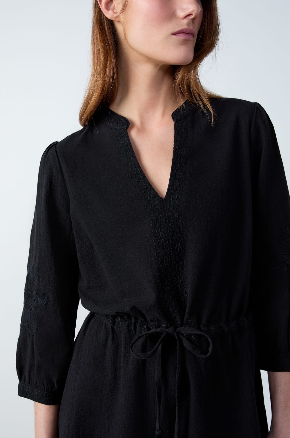Short dress with embroidered sleeves;${refinementColor}