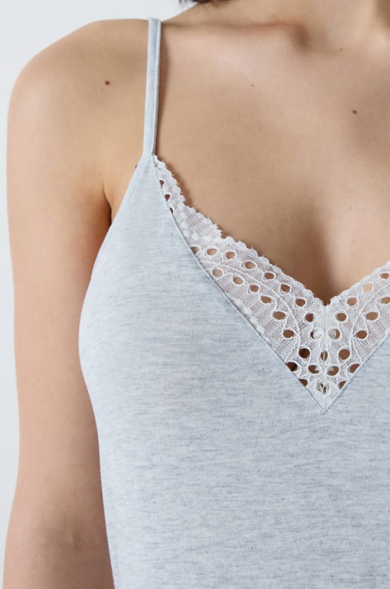 Nuisette en modal décolleté dentelle;${refinementColor}