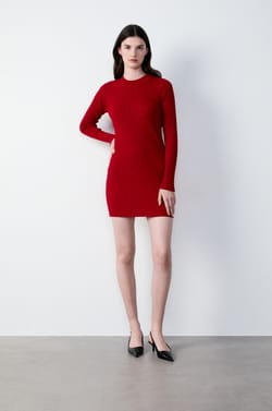 Robe courte en maille;${refinementColor}