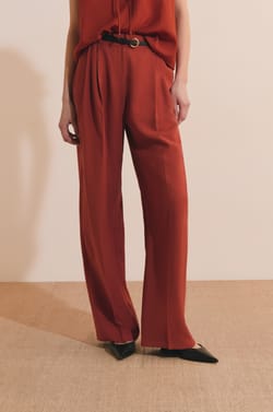 Pantalon large &agrave; pinces;${refinementColor}
