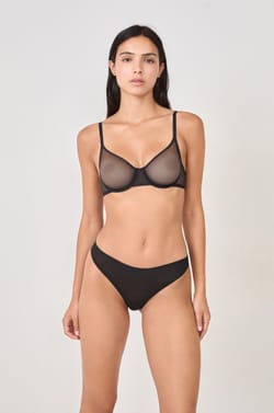 String transparent en tulle;${refinementColor}
