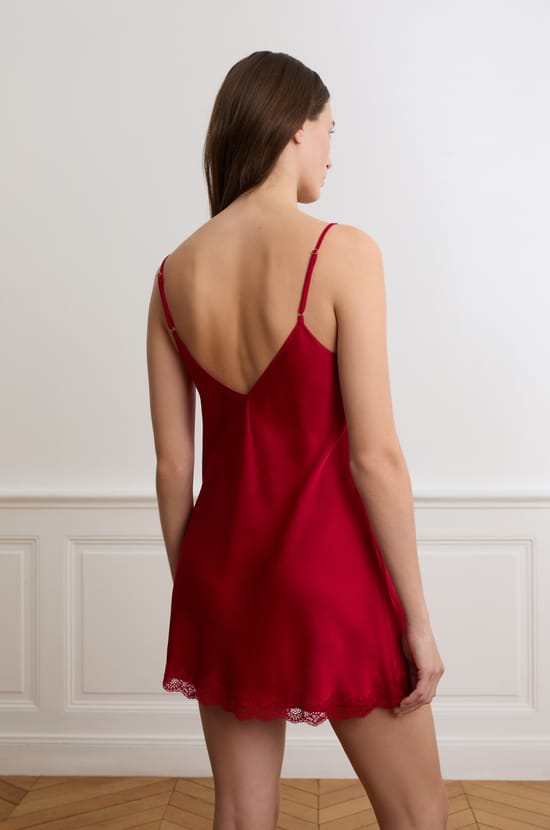 Nuisette satin&eacute;e avec d&eacute;tails dentelle;${refinementColor}