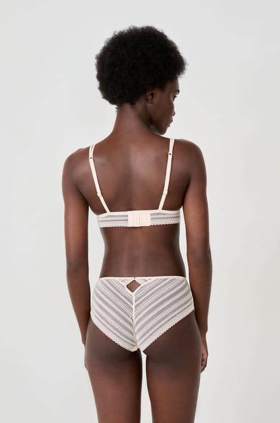Wireless Lace Triangle Bra;${refinementColor}