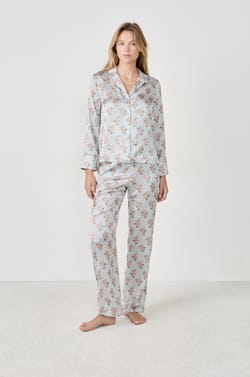Chemise de pyjama satinée à motifs fleurs;${refinementColor}