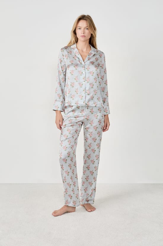 Chemise de pyjama satinée à motifs fleurs;${refinementColor}
