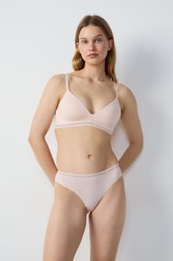 Bra triángulo con foam sin aros;${refinementColor}