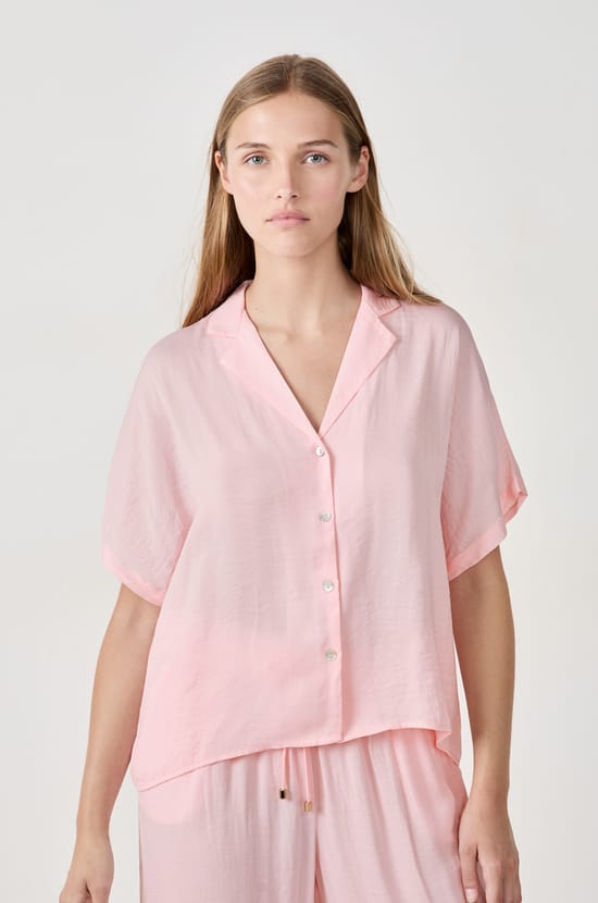 Camisa satinada de manga corta;${refinementColor}