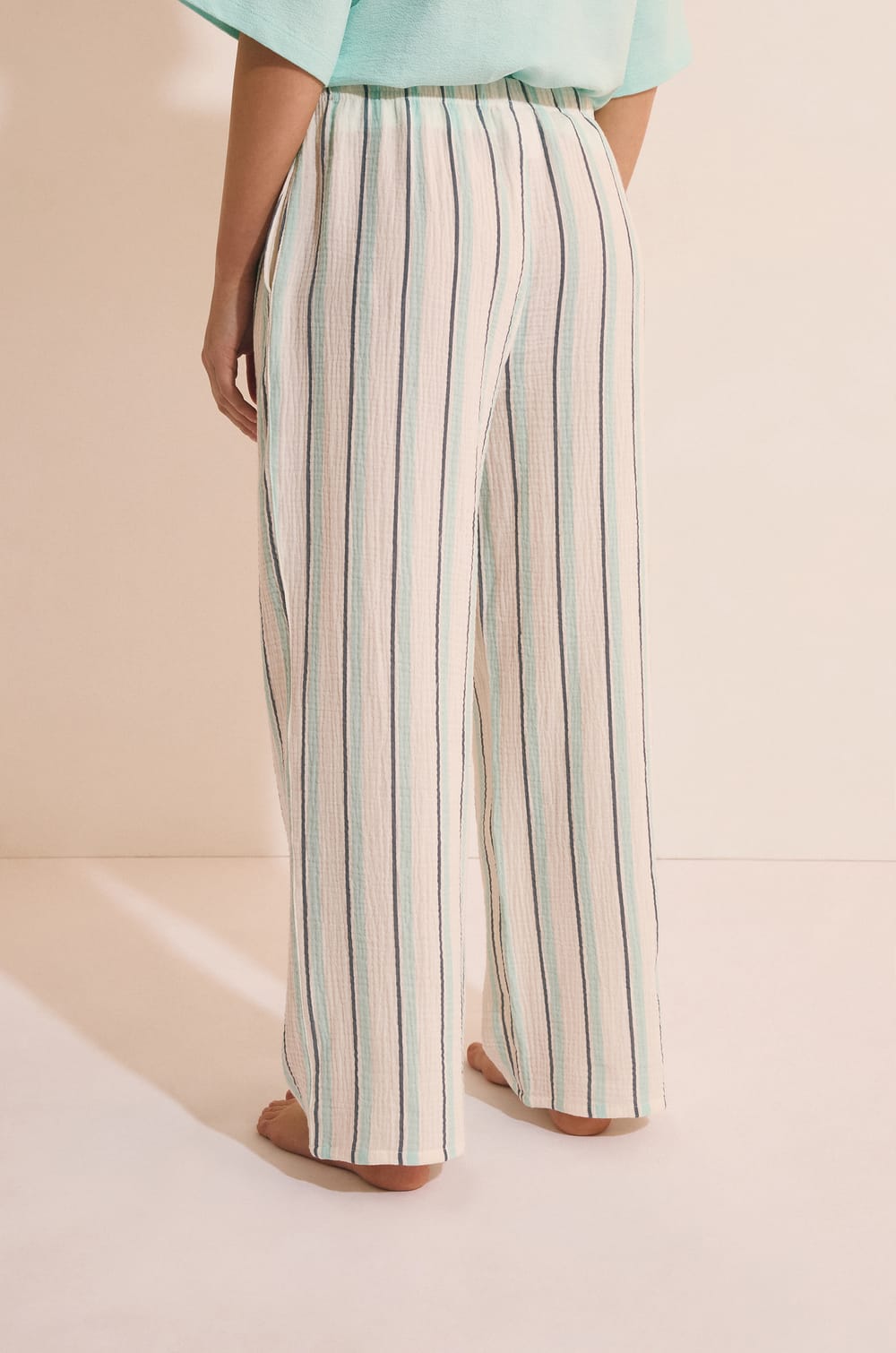 Pantal&oacute;n de pijama 7/8 a rayas de algod&oacute;n;${refinementColor}
