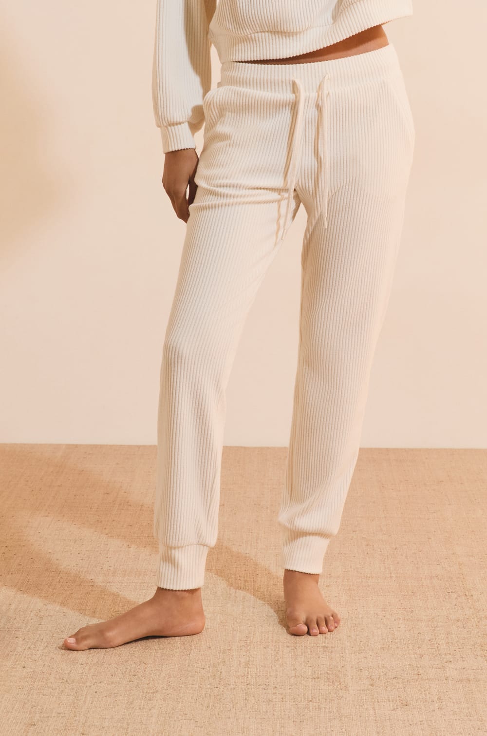 Pantalon de pyjama en velours c&ocirc;tel&eacute;;${refinementColor}
