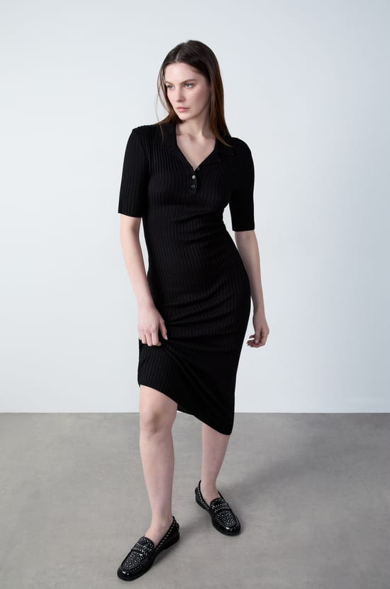 Long knit dress with short sleeves;${refinementColor}