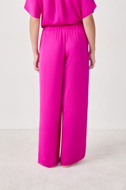 Wijde satijnen broek;${refinementColor}