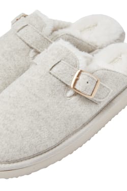 Chaussons mules;${refinementColor}