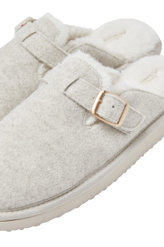 Chaussons mules;${refinementColor}