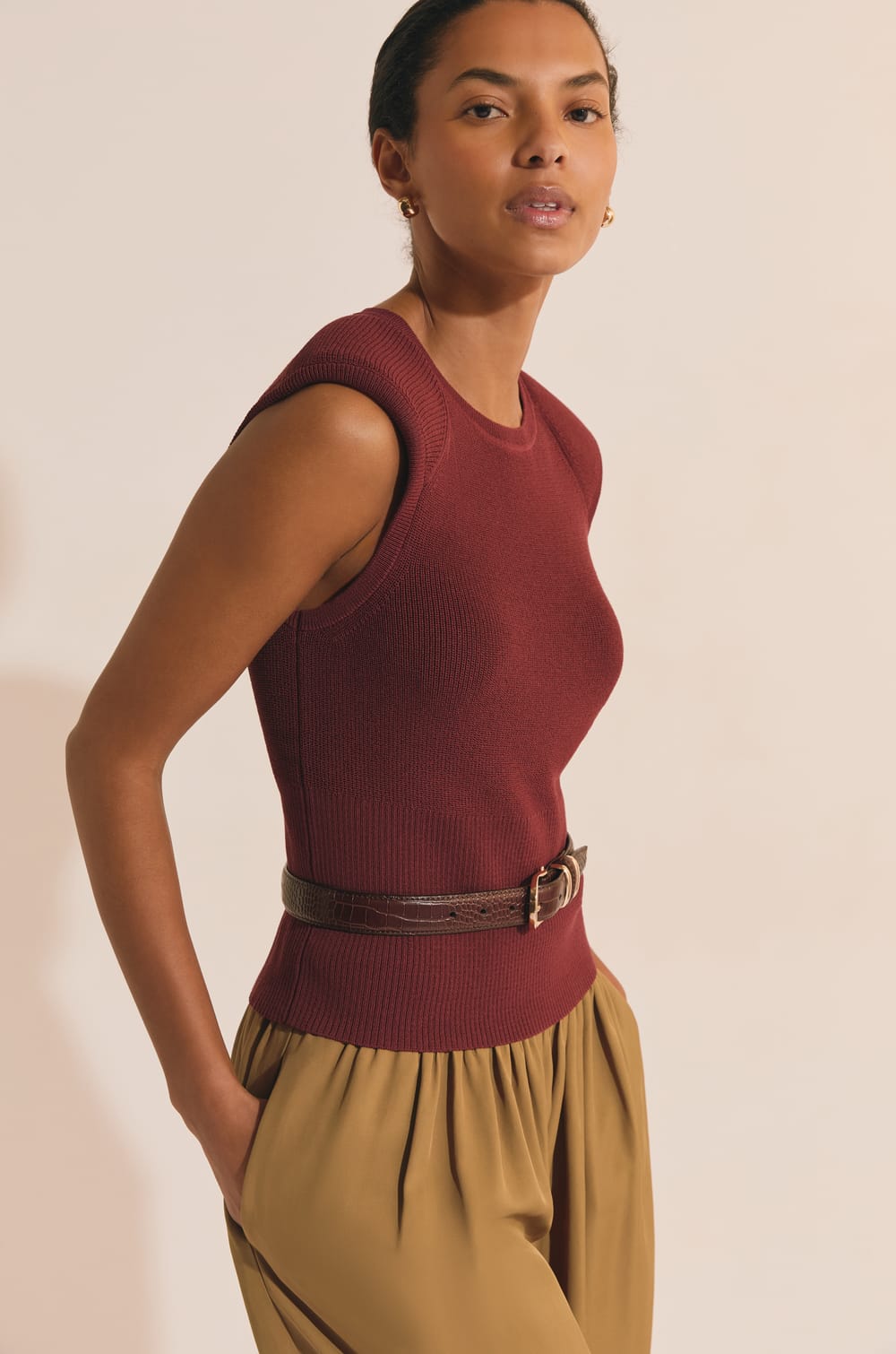 Pull sans manches en maille fine;${refinementColor}