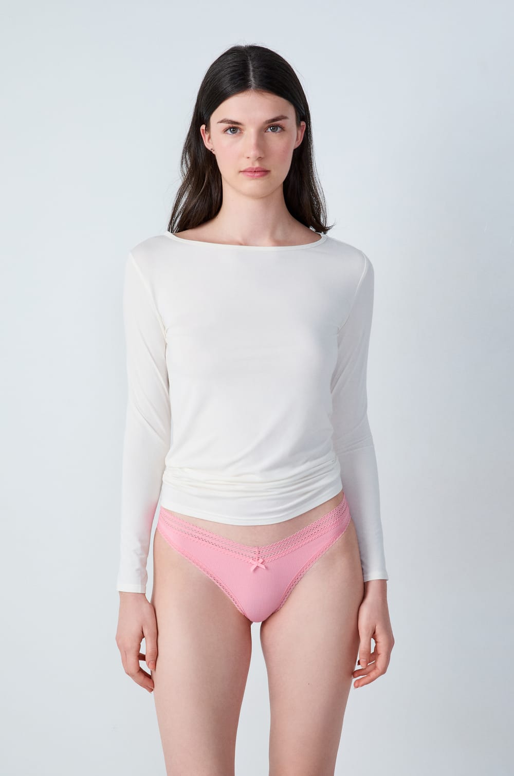 Tanga V-shape de microfibra y encaje;${refinementColor}