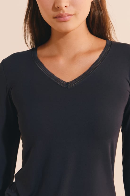 T-Shirt mit V-Ausschnitt aus Thermostrick;${refinementColor}