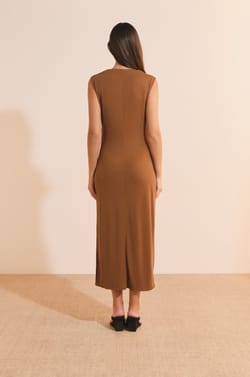 Robe longue drap&eacute;e;${refinementColor}