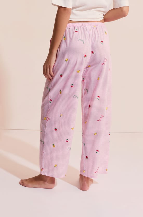 Pantalon &agrave; carreaux avec motifs fruits;${refinementColor}