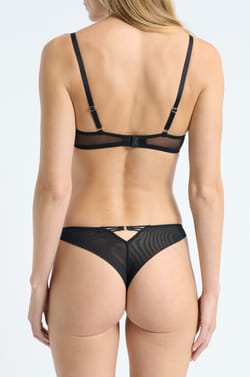 Tanga en broderie;${refinementColor}