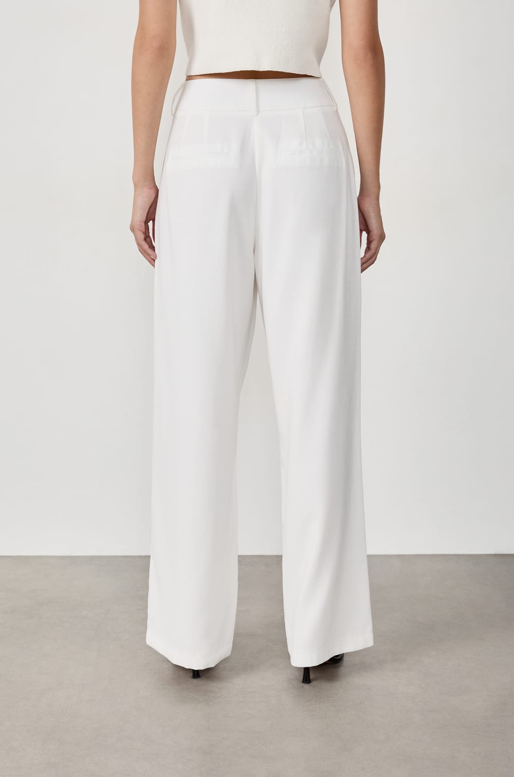 Pantalon large droit;${refinementColor}