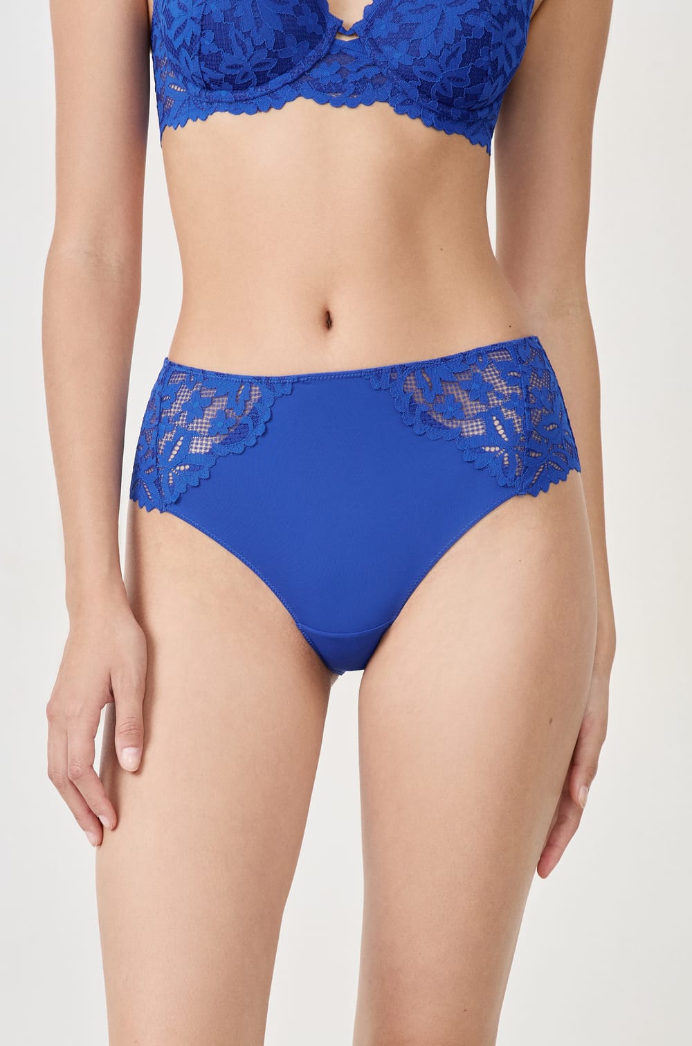Shorty en dentelle;${refinementColor}