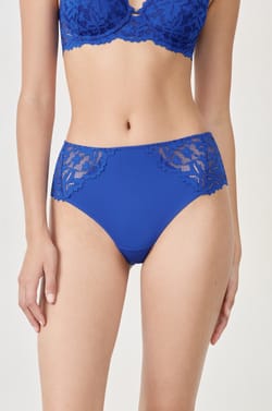 Shorty en dentelle;${refinementColor}