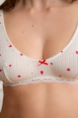 Sujetador de punto calado estampado con motivos de corazones;${refinementColor}