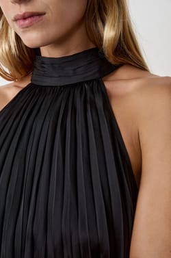 Short halterneck dress;${refinementColor}