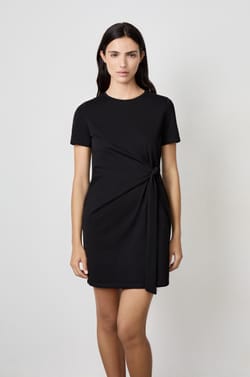 Short fluid dress;${refinementColor}