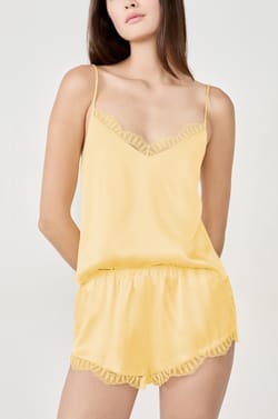 Pantalón corto de seda con detalles de encaje;${refinementColor}
