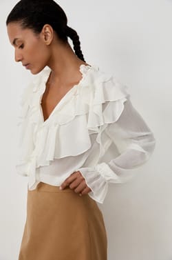 Blouse transparente avec col à volants;${refinementColor}