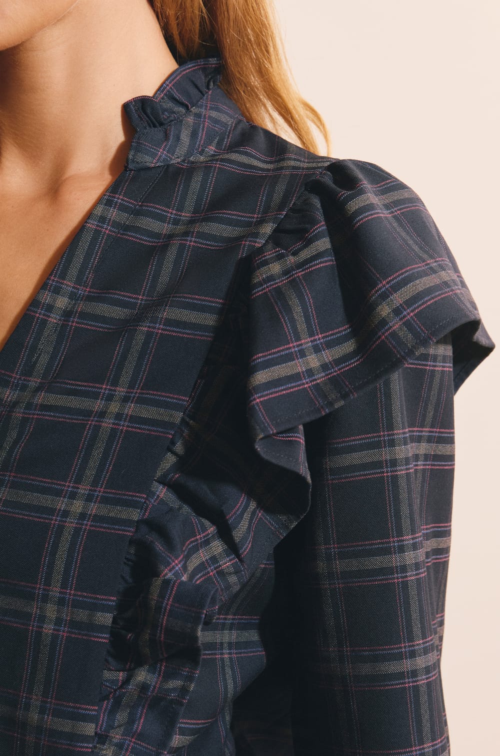 Chemise volant&eacute;e &agrave; carreaux;${refinementColor}