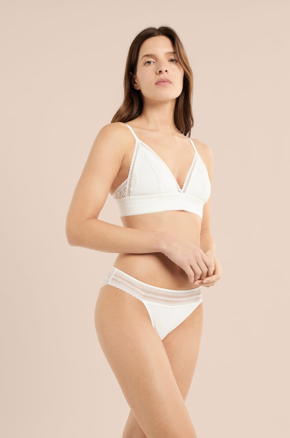 Majtki z koronki i mikrofibry bez barwienia;${refinementColor}