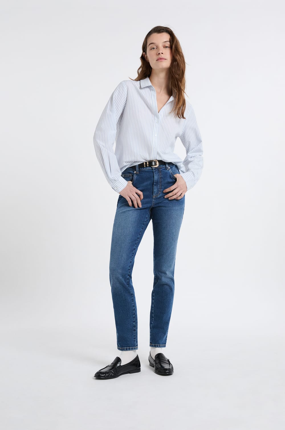 Jean coupe slim;${refinementColor}