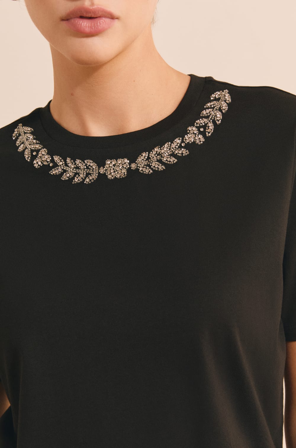 T-shirt manches courtes avec strass en coton;${refinementColor}