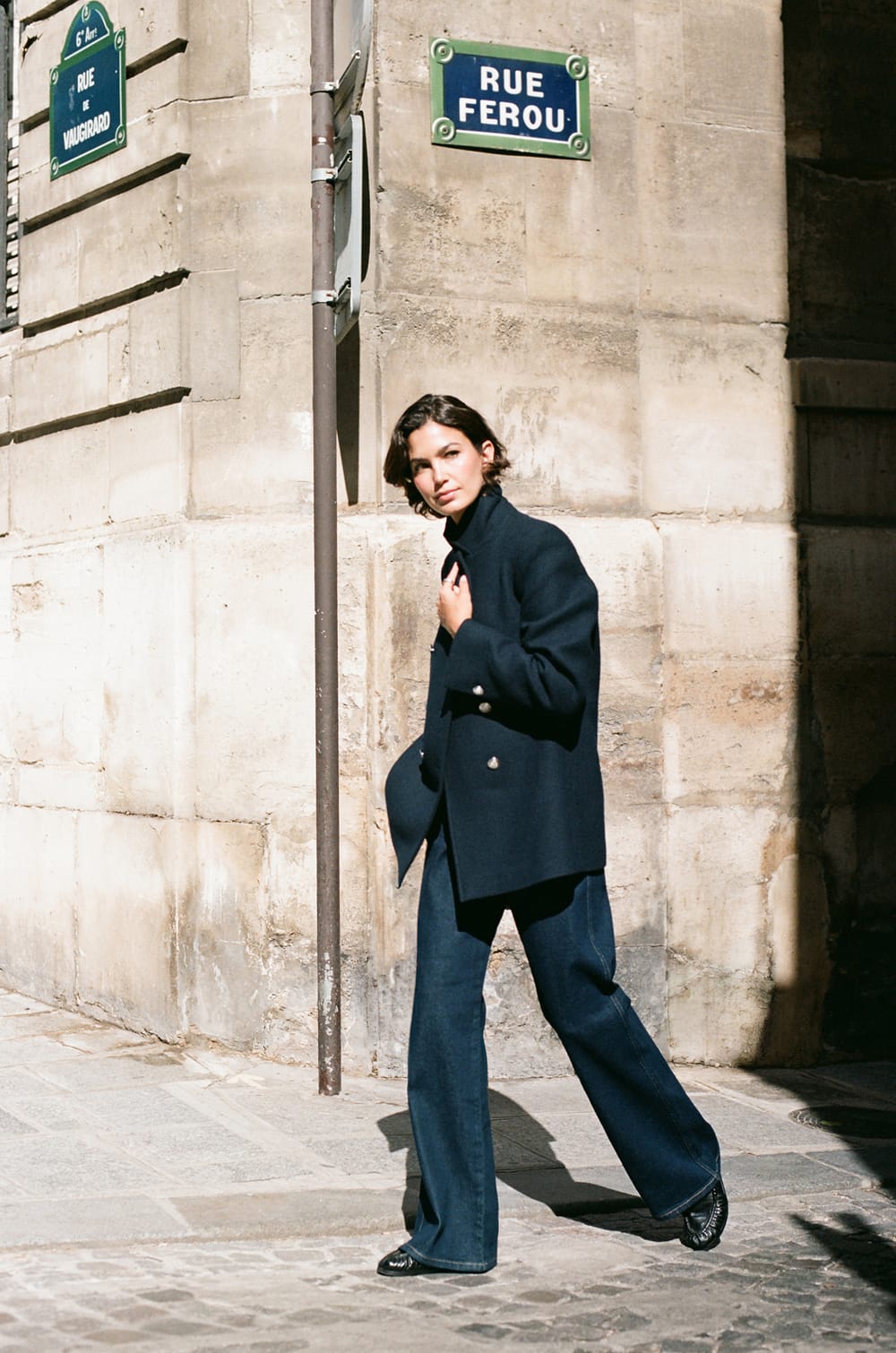 Jean coupe &eacute;vas&eacute;e;${refinementColor}