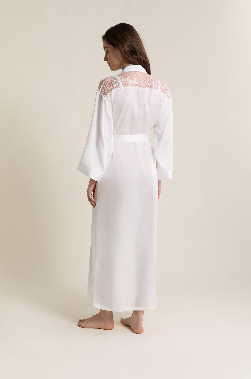 D&eacute;shabill&eacute; long satin&eacute; avec ceinture;${refinementColor}