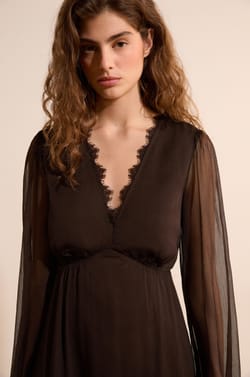 Robe longue col V;${refinementColor}