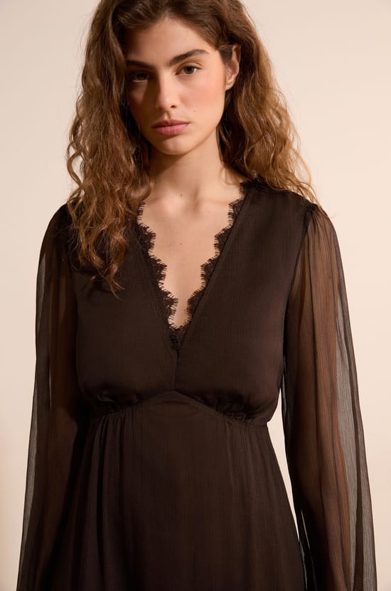 Robe longue col V;${refinementColor}