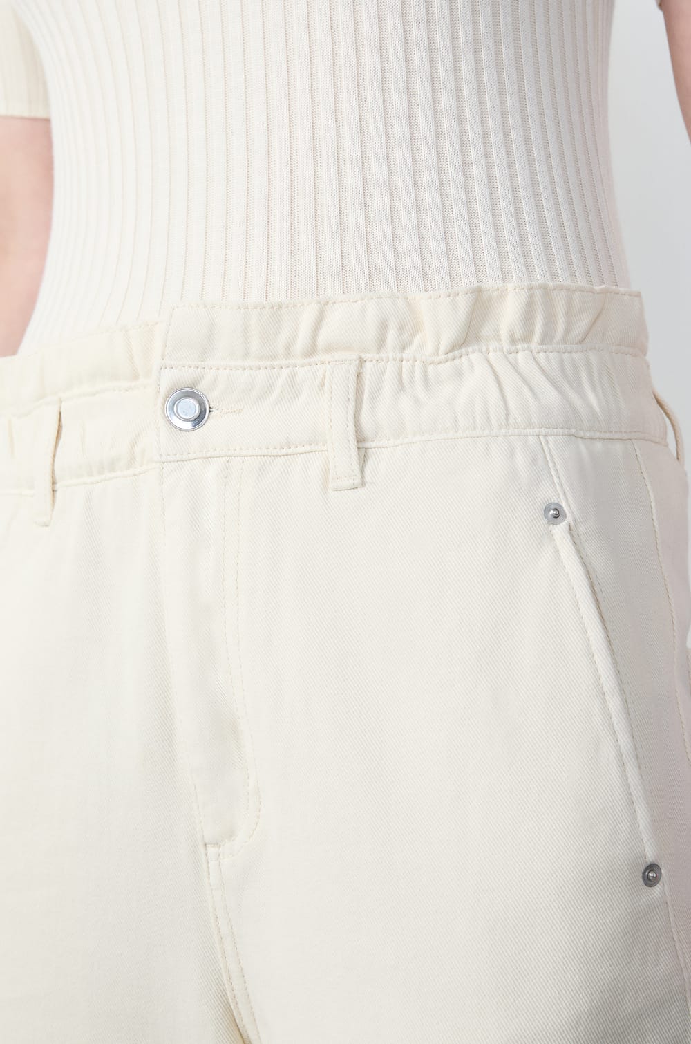 Carrot-cut trousers;${refinementColor}