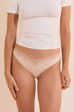 Tanga avec d&eacute;tail dentelle;${refinementColor}