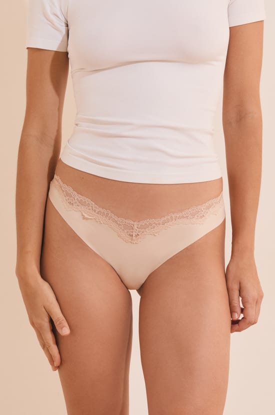 Tanga avec d&eacute;tail dentelle;${refinementColor}