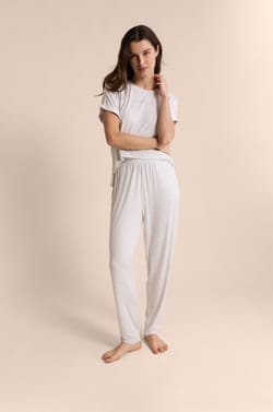 Pantalon de pyjama droit &eacute;lastiqu&eacute; r&eacute;alis&eacute; avec une fibre enrichie en Aloe Vera;${refinementColor}