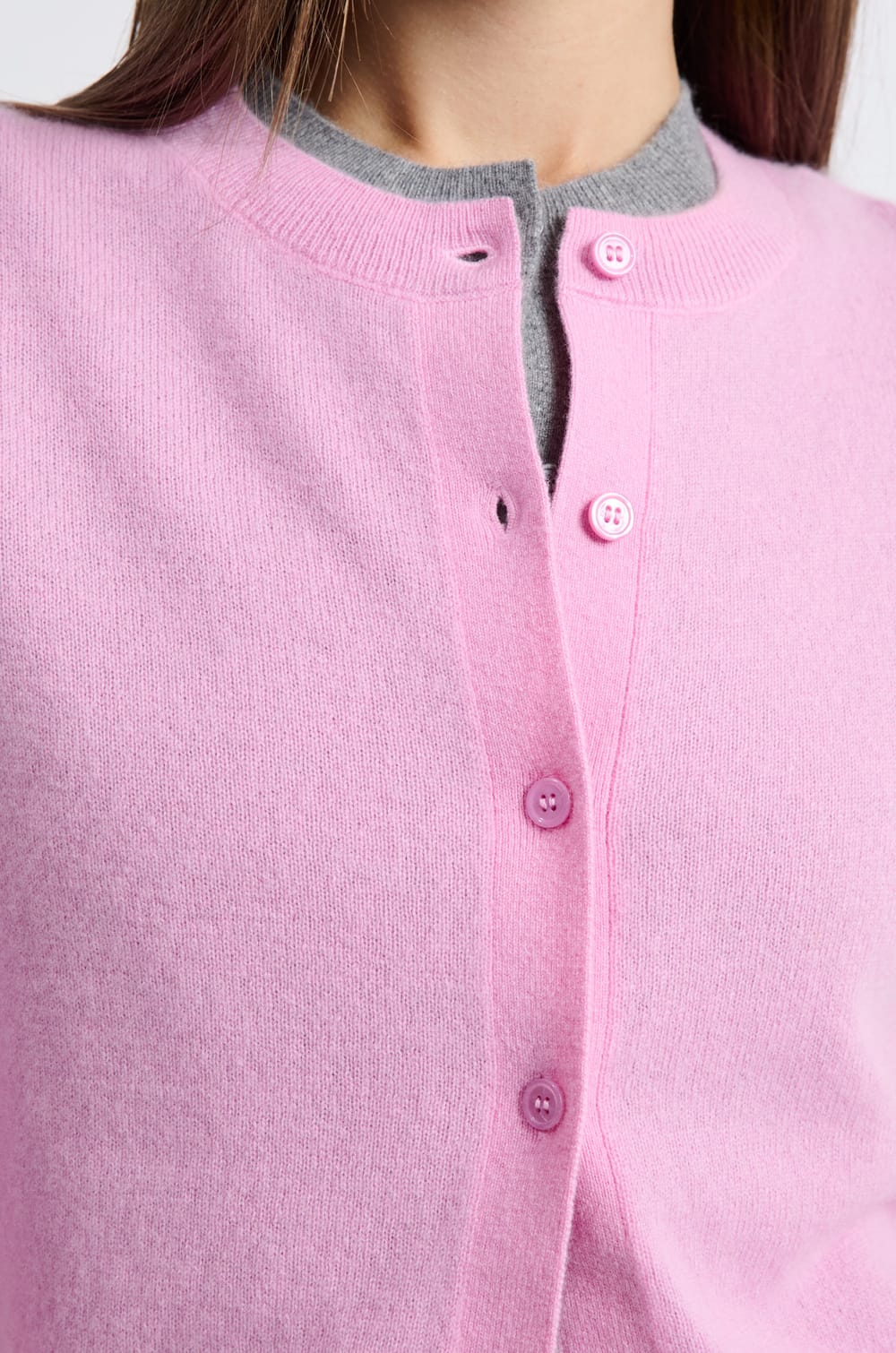 Pull cardigan avec boutons en cachemire;${refinementColor}